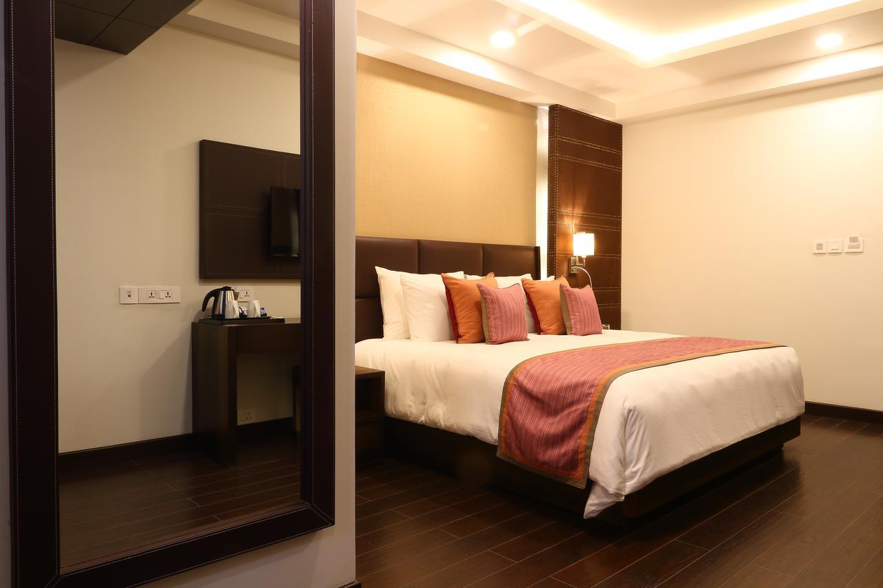 Ameya Suites Nuova Delhi Esterno foto