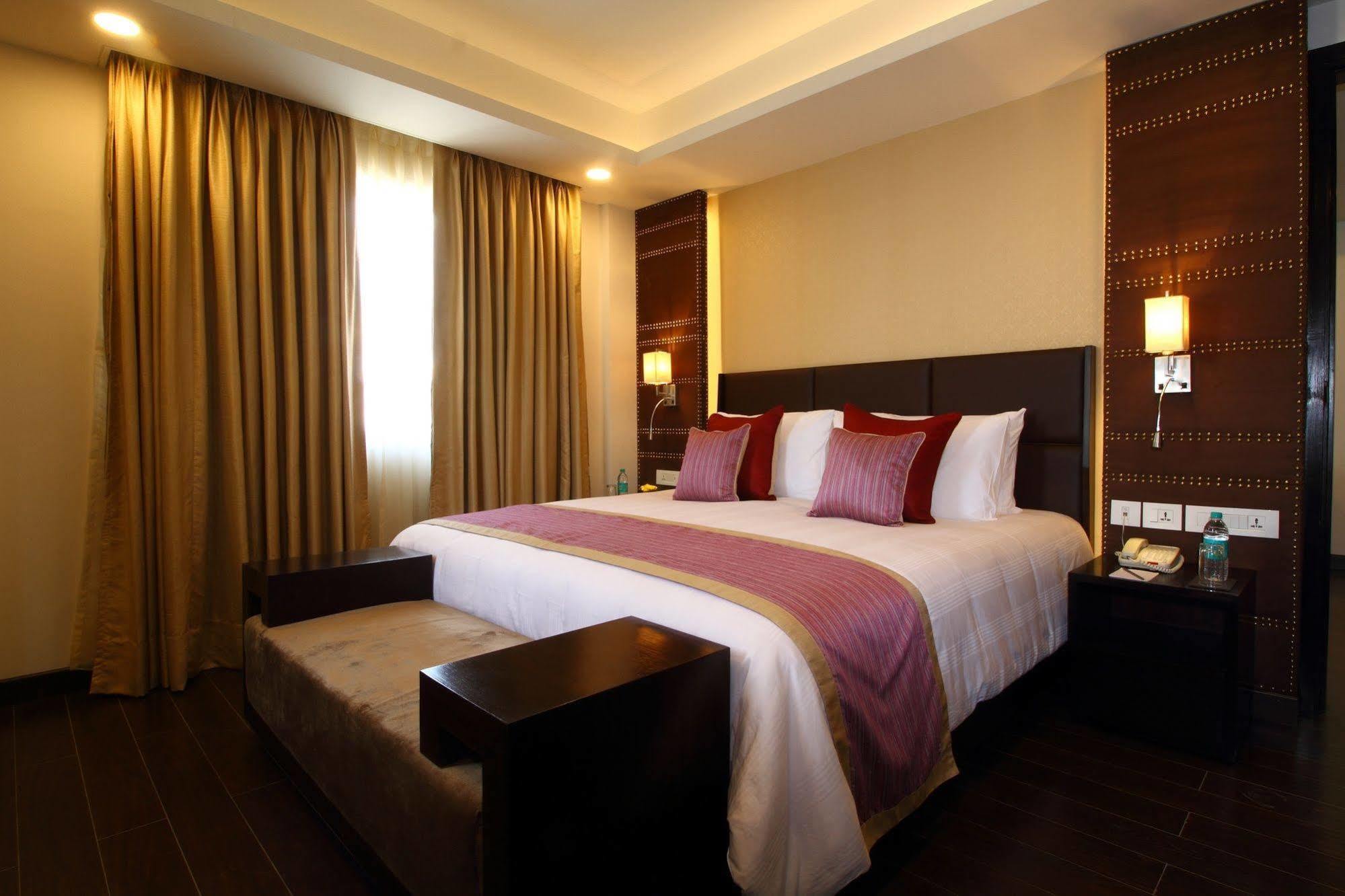 Ameya Suites Nuova Delhi Esterno foto