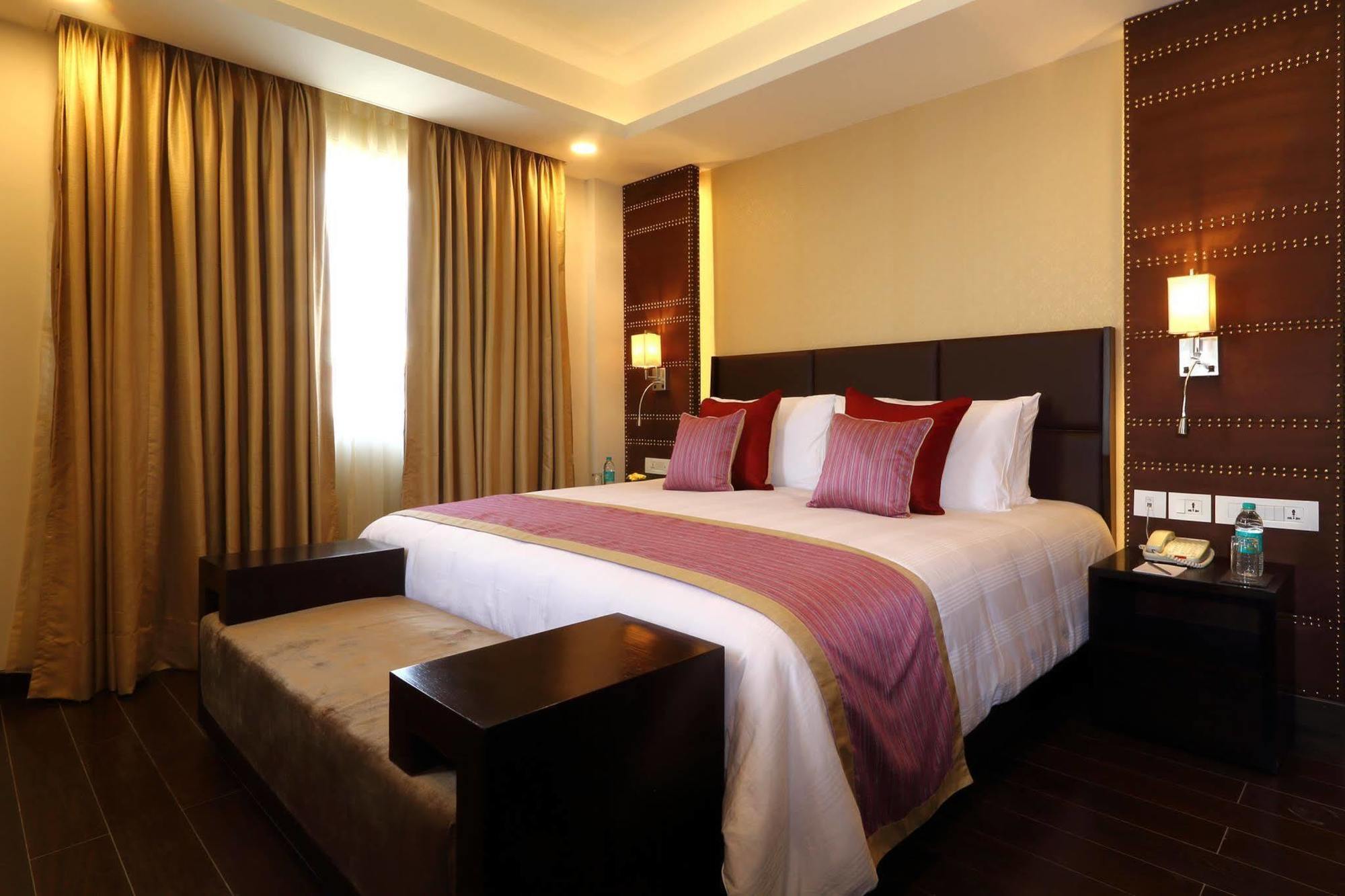 Ameya Suites Nuova Delhi Esterno foto