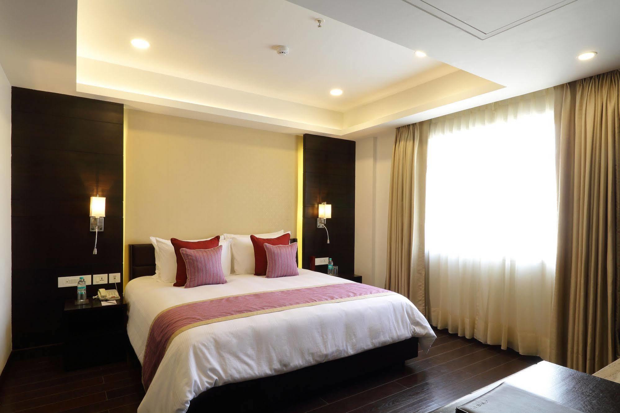 Ameya Suites Nuova Delhi Esterno foto
