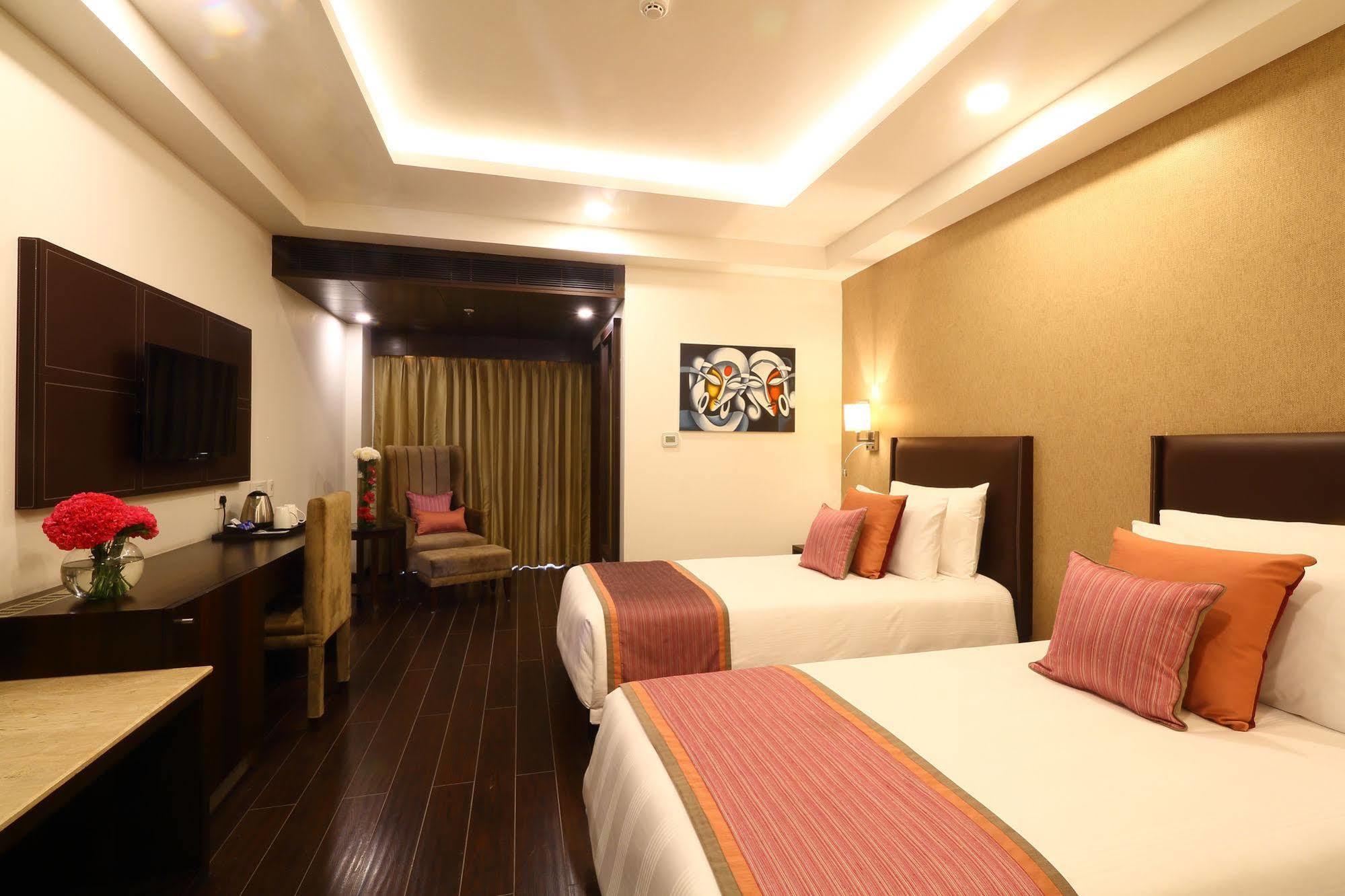 Ameya Suites Nuova Delhi Esterno foto