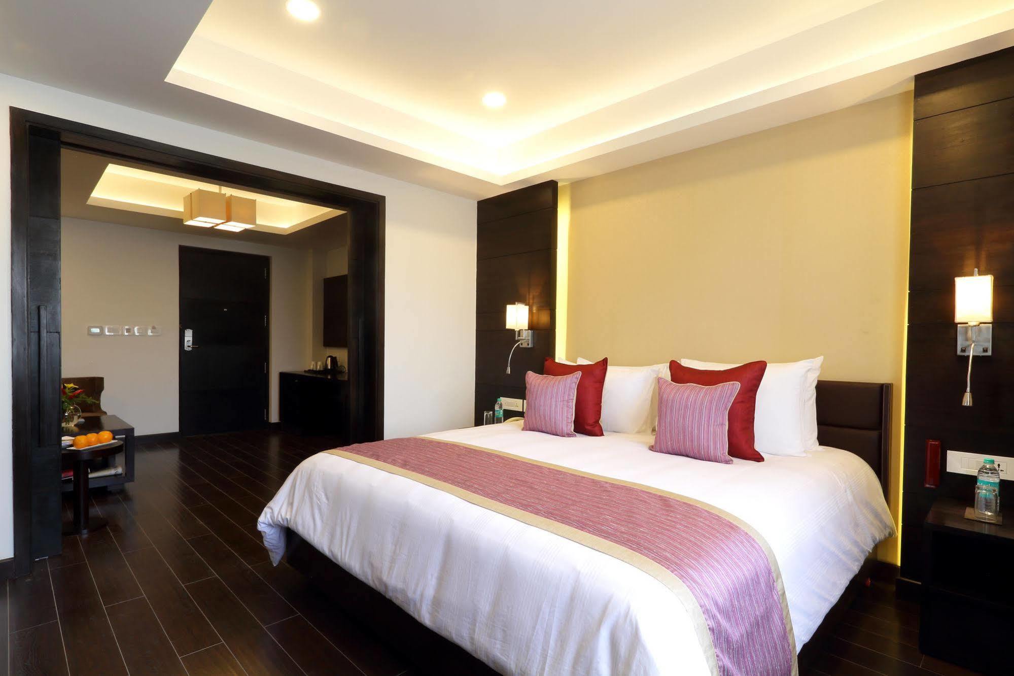 Ameya Suites Nuova Delhi Esterno foto