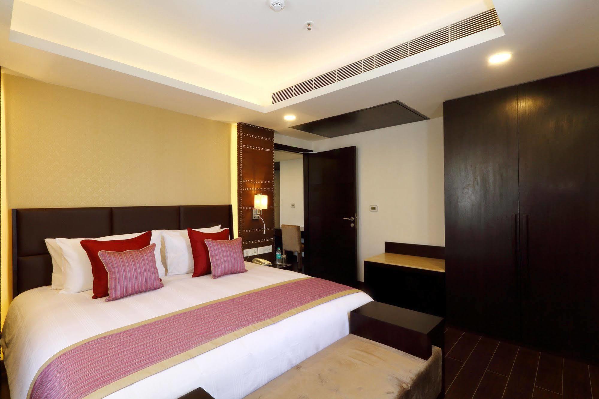 Ameya Suites Nuova Delhi Esterno foto