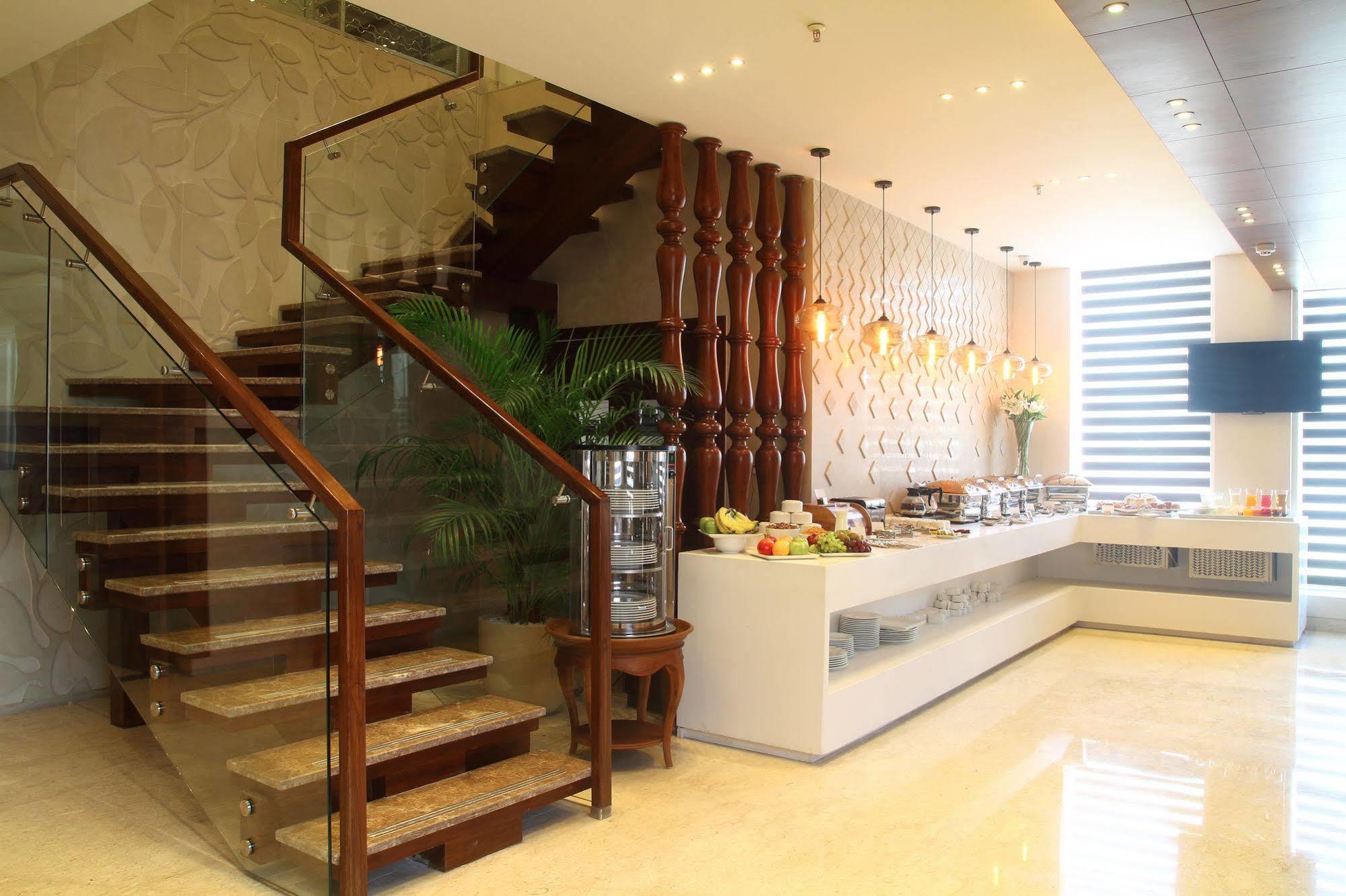 Ameya Suites Nuova Delhi Esterno foto