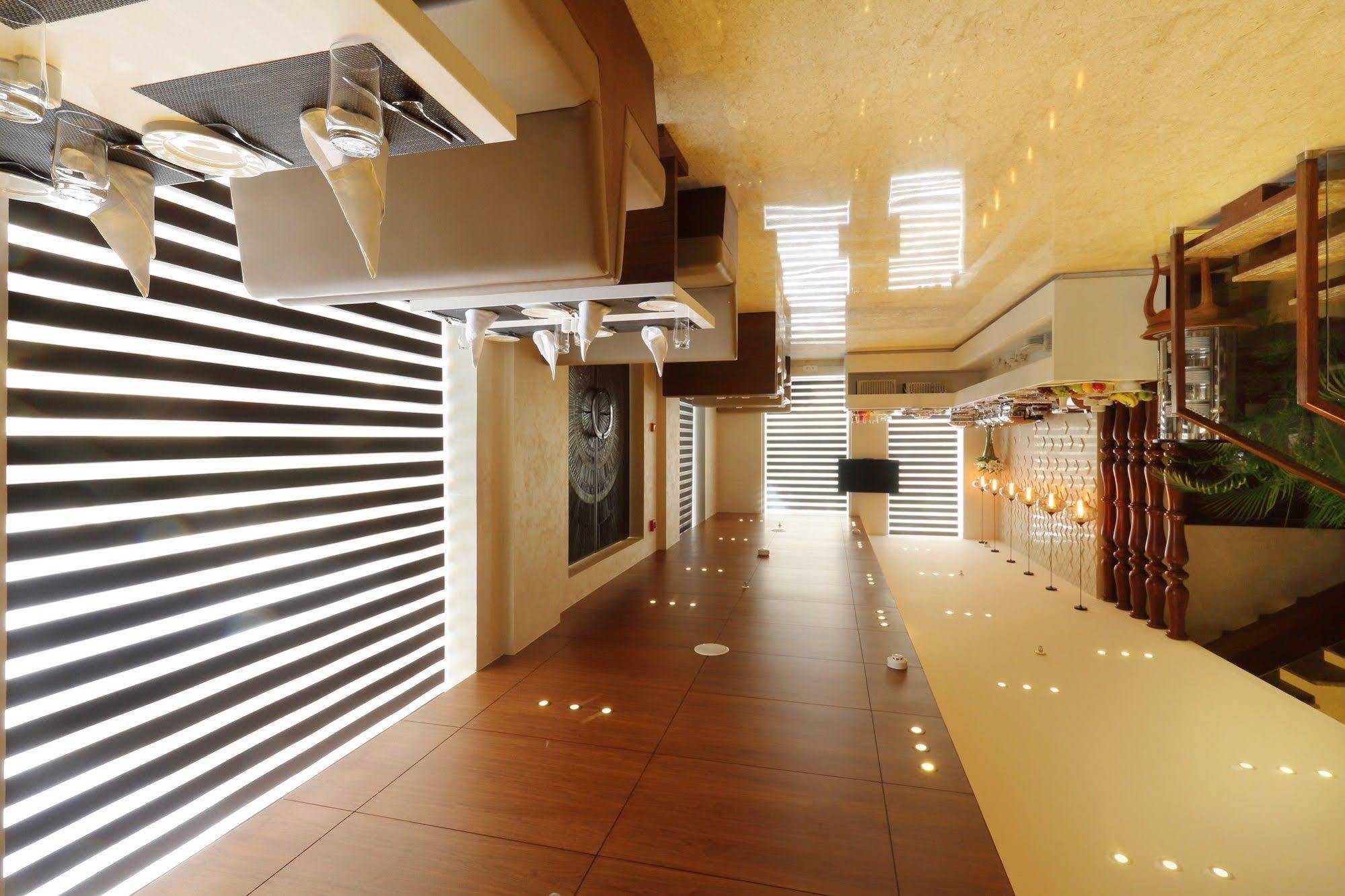 Ameya Suites Nuova Delhi Esterno foto