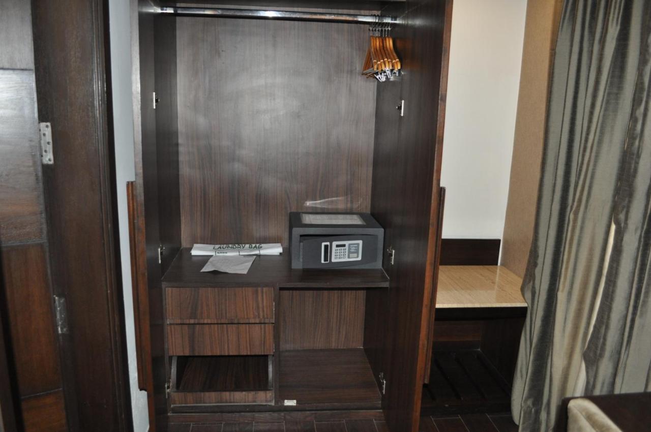 Ameya Suites Nuova Delhi Esterno foto